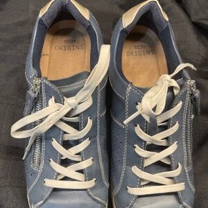 Earth‎ Origins Leather Laser Cut Perforations Sneakers Sz 8.5 blue